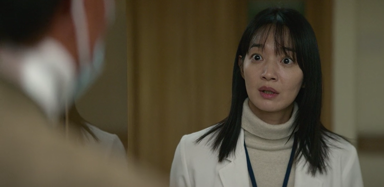 Ju-yeon talking with Jae-yeon