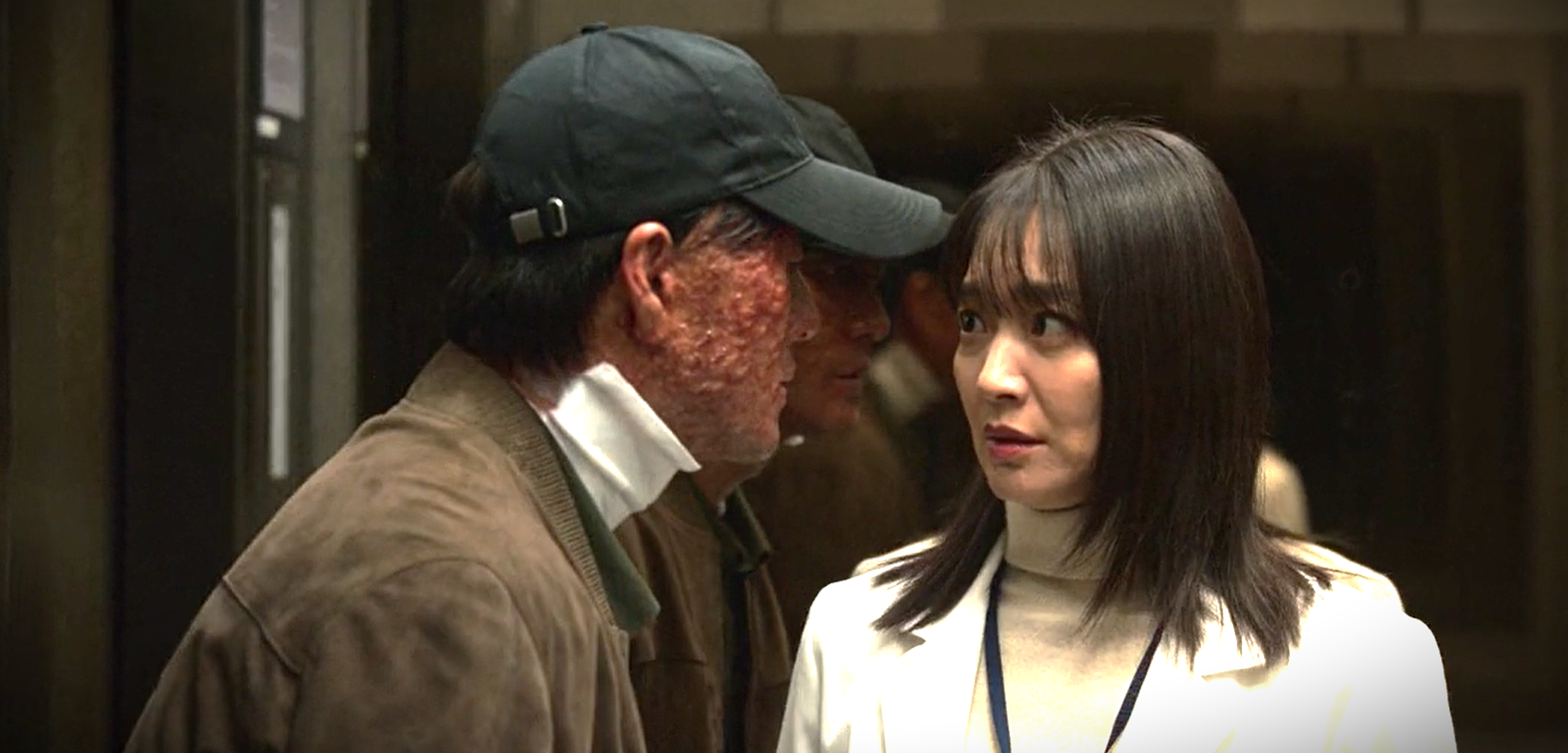 Ju-yeon talking with Jae-yeon