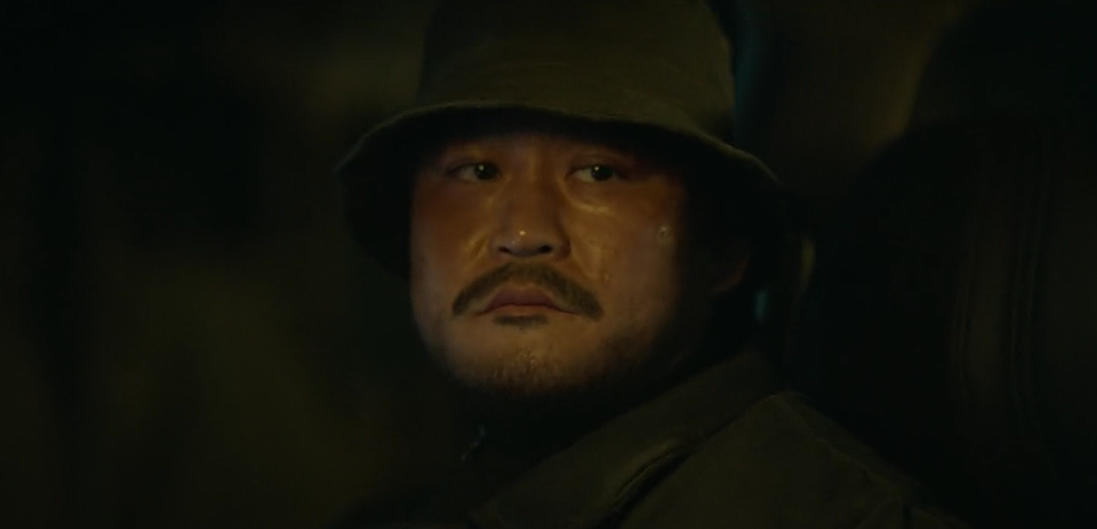 Jang-gil staring to him knowing Jae-yeong's plan