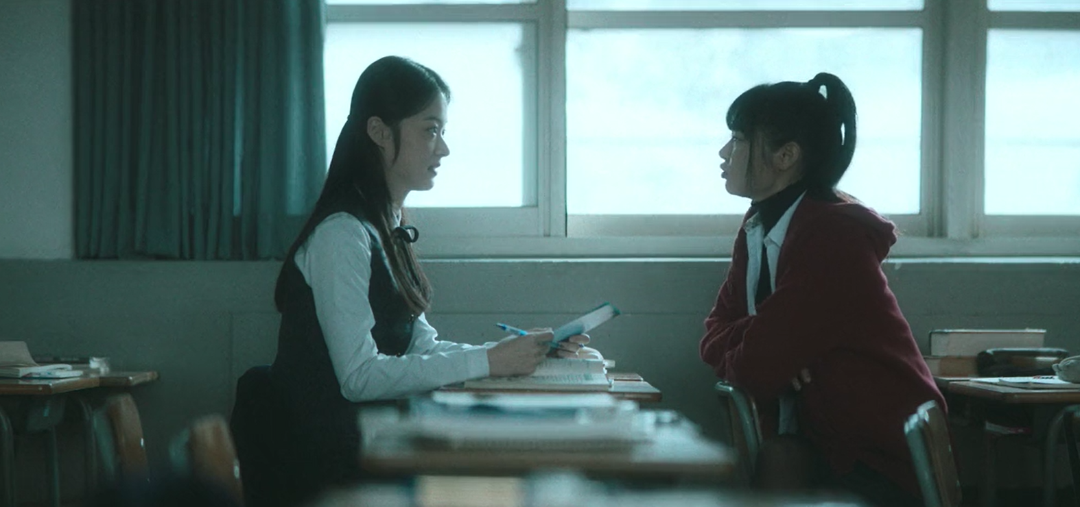 Yu-jeong asking Ju-yeon to send her up on a blind date