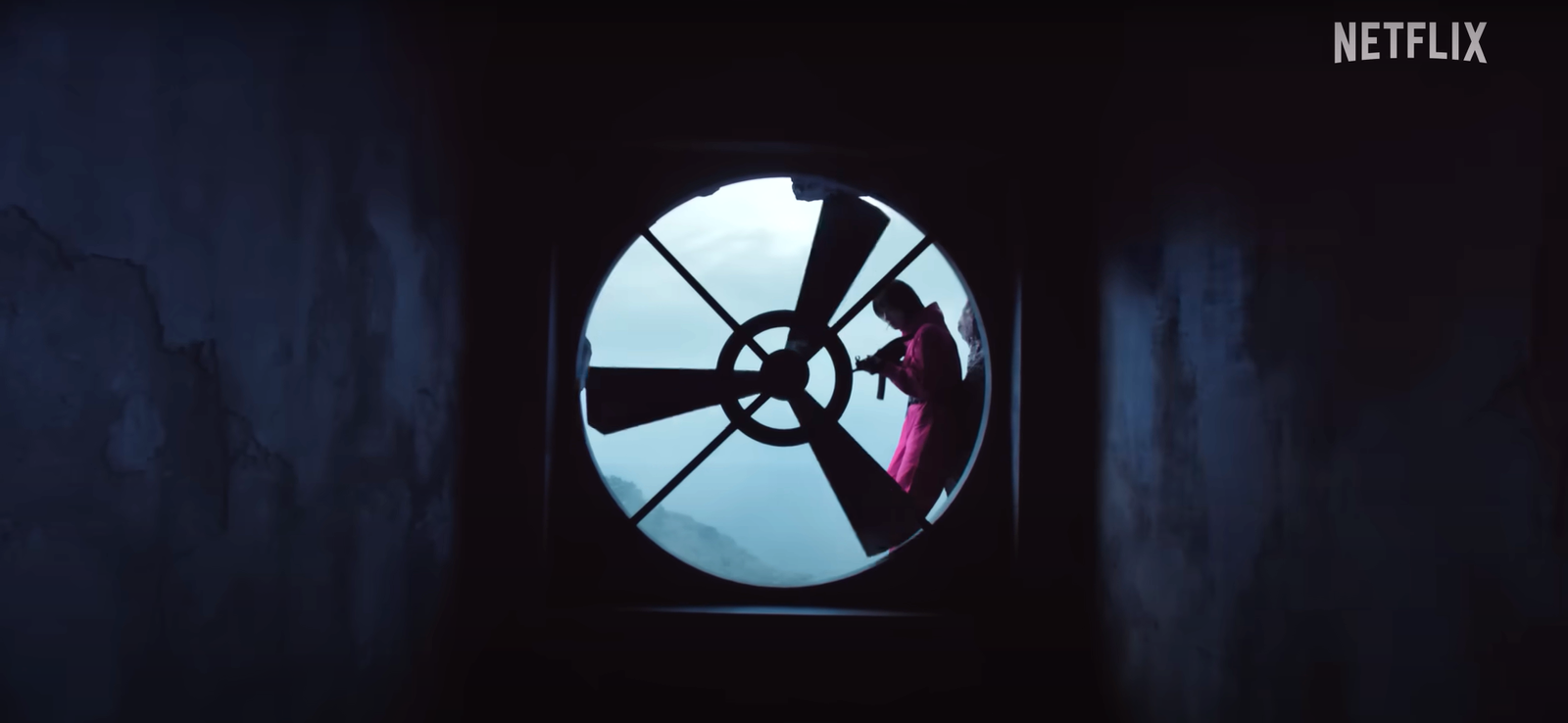 Woman guard escaping through the ventilation in Squid Game teaser.