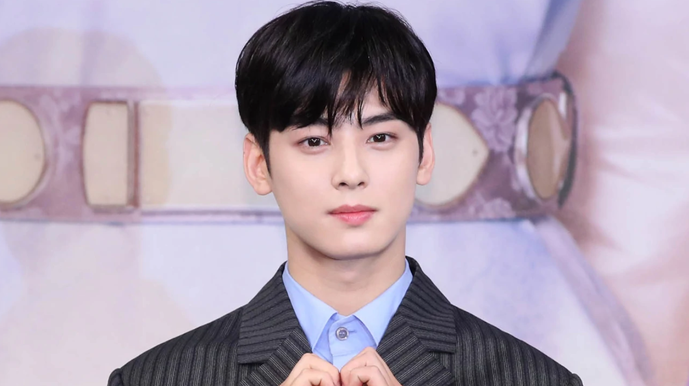A photo of ASTRO's Cha Eunwoo, the 'Face Genius' K-pop idol who is also celebrated for his high intelligence and top student rankings.