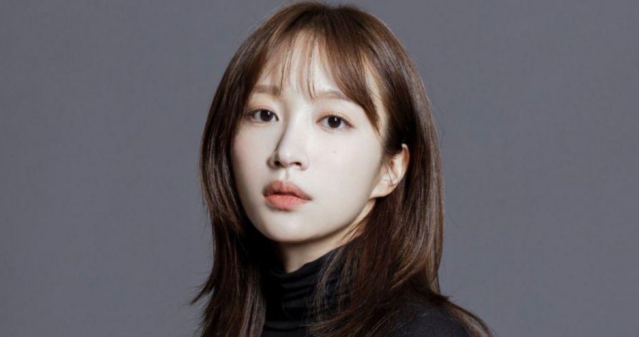 EXID's Hani looking confident, a charismatic K-pop star with a certified genius IQ of 145.
