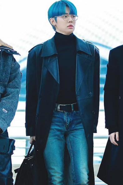 TXT's Yeonjun looking stylish at the airport, demonstrating his '4th Gen It Boy' status with a trendy, edgy streetwear look.